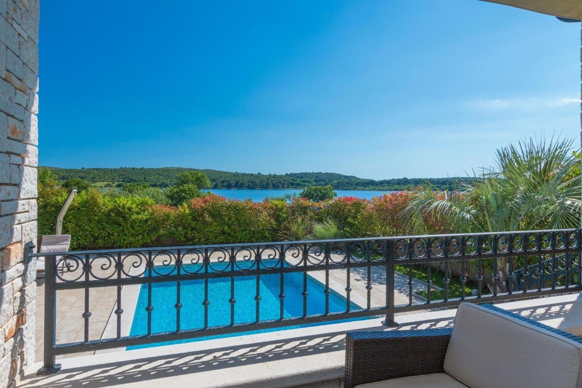Ferienhaus In Pomer Mit Privatem Beheizten Pool Und Meerblick Exterior foto
